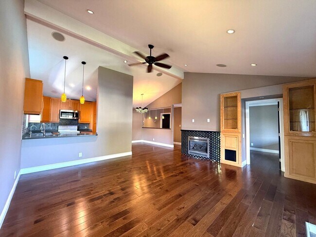 Foto del edificio - 2343 Fairway Dr