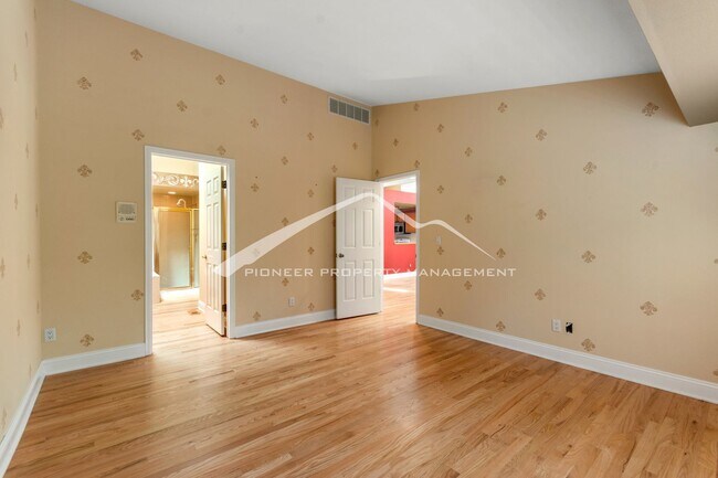 Foto del edificio - Townhome West Of Cherry Creek Reservoir With 2 Car Garage!