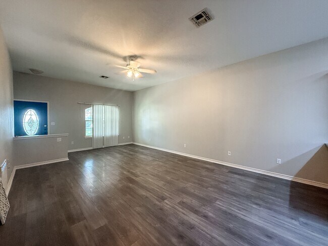 Foto del edificio - 3020 Pine Valley Dr