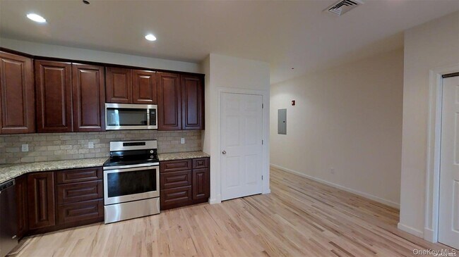 Foto del edificio - 417 New York Ave