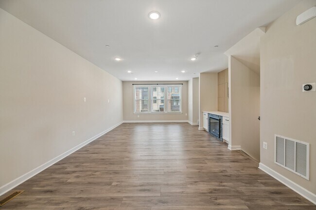 Foto del edificio - 7202 Mountaineer Dr