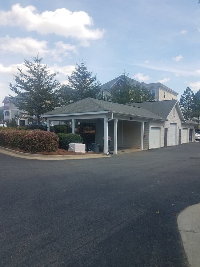 Building Photo - Juniper 2 Bedroom 2 Bath