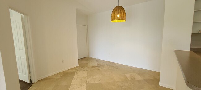 Foto del edificio - Spacious 2-Bed, 2-Bath Condo with Water Vi...