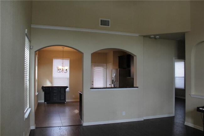 Building Photo - 9108 Beechnut Dr