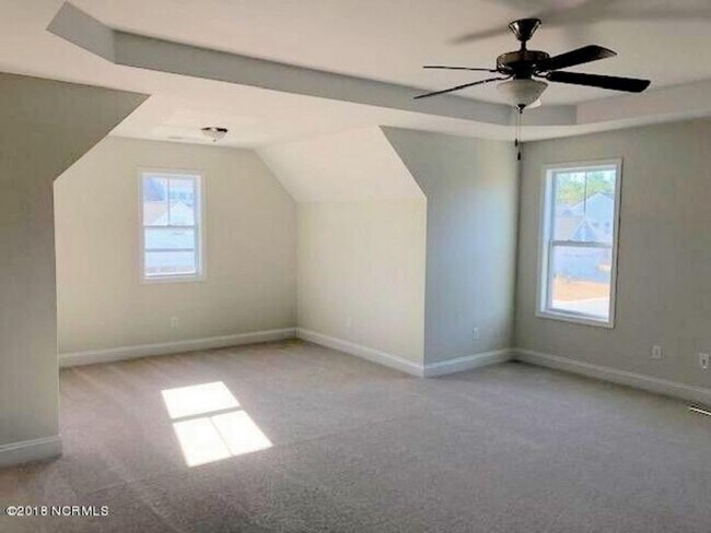 Building Photo - 5 bedroom in Wilmington NC 28412