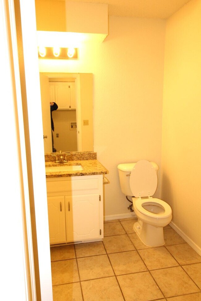 Building Photo - 1712 Jennifer Cir