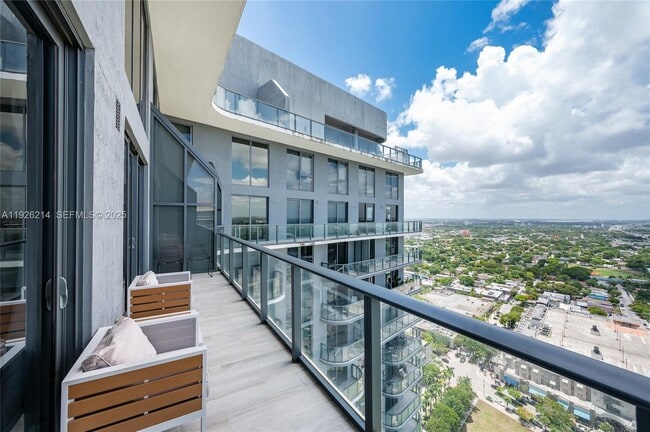 Foto del edificio - 121 NE 34th St