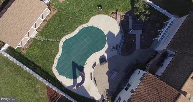 Foto del edificio - 8406 High Ridge Rd