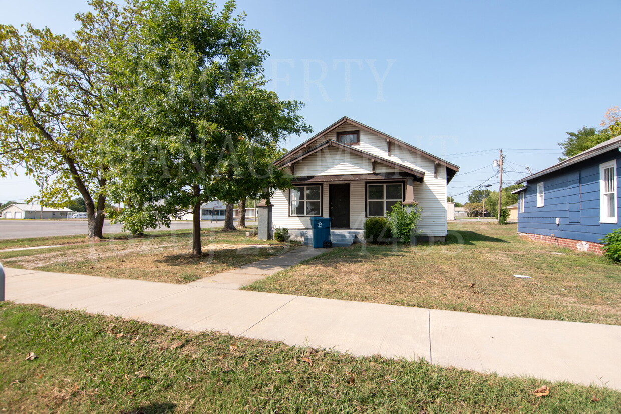 Foto principal - Charming 2-Bedroom 1-Bath Home in Coffeyville