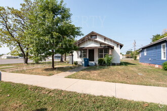 Building Photo - 1416 W 9th St