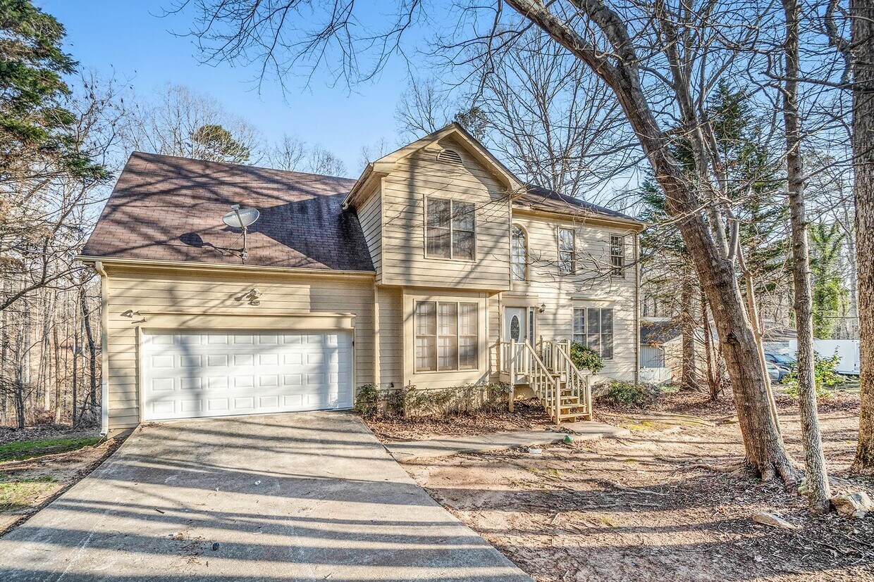 Primary Photo - 3 Bedroom 2.5 Bath in Stone Mountain