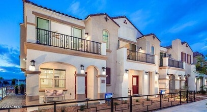 Building Photo - 4038 E Erie St