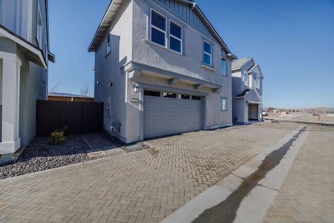 Foto del edificio - Brand new Arrowcreek Stunner!