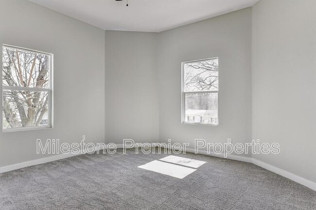 Foto del edificio - 619 E Sears St