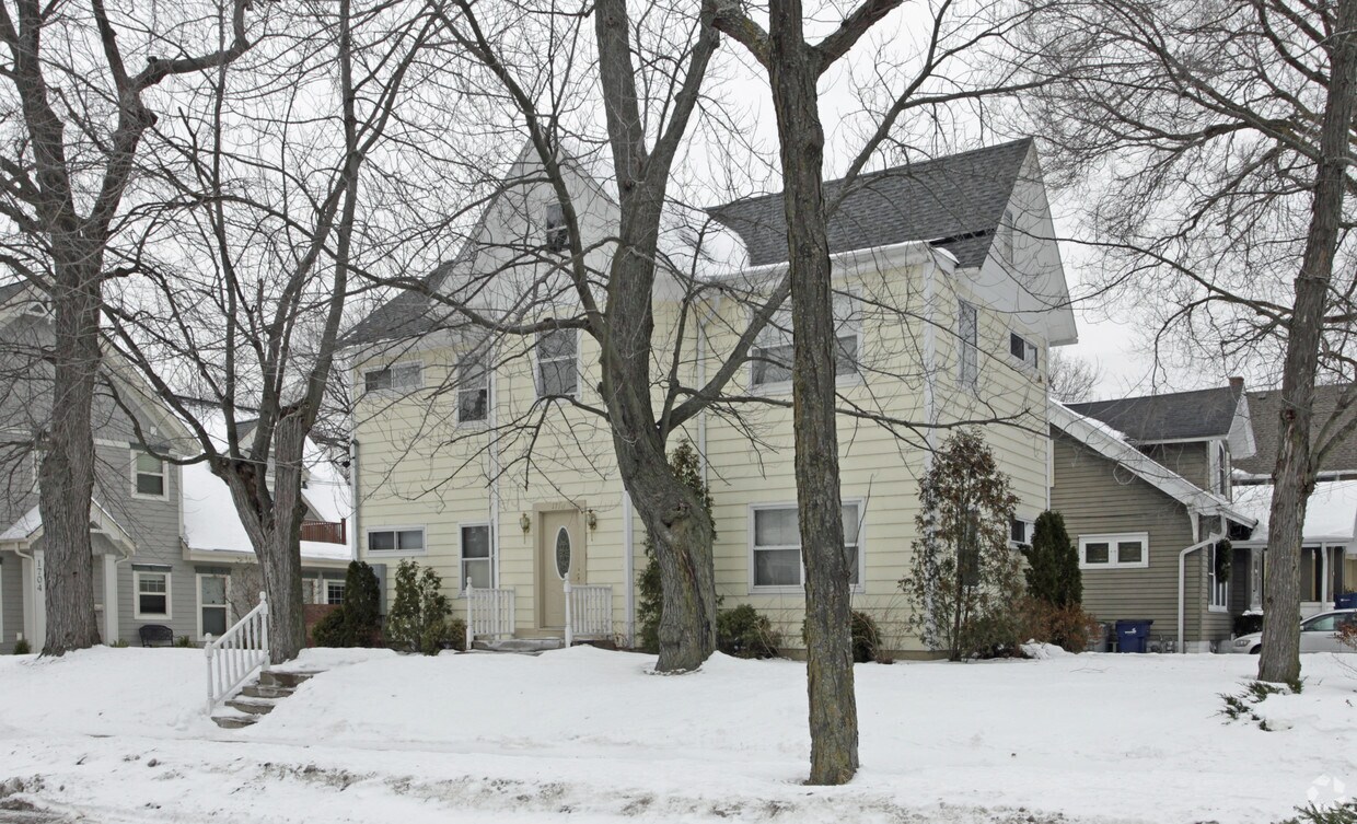 Primary Photo - 1710 E Pryor Ave