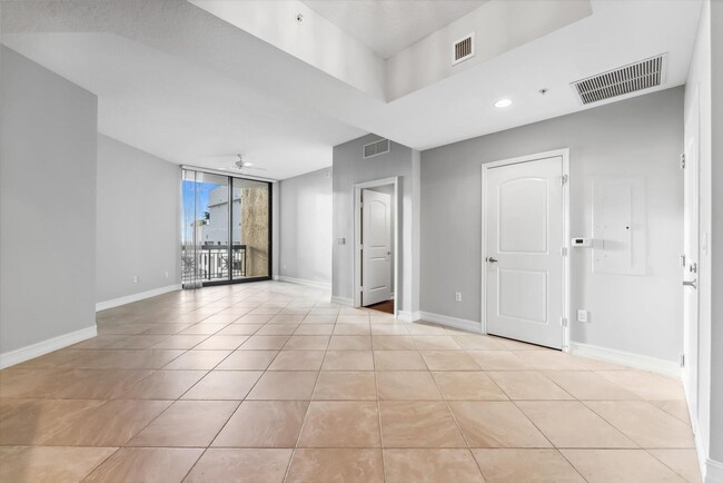 Building Photo - 701 S Olive Ave