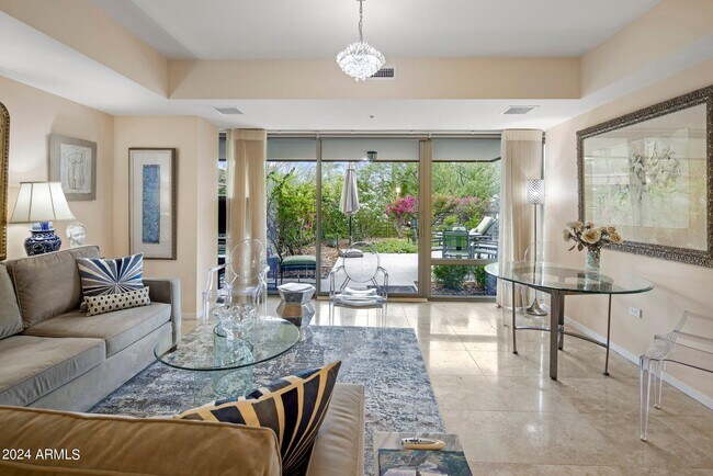 Foto del edificio - 7121 E Rancho Vista Dr