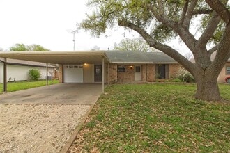 Building Photo - 1102 Fowzer St