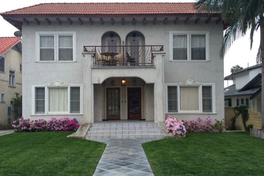 Primary Photo - 4832 Oakwood Ave