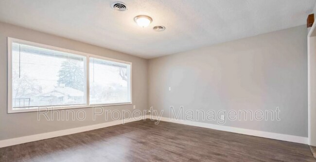 Foto del edificio - 2666 Wellington St E