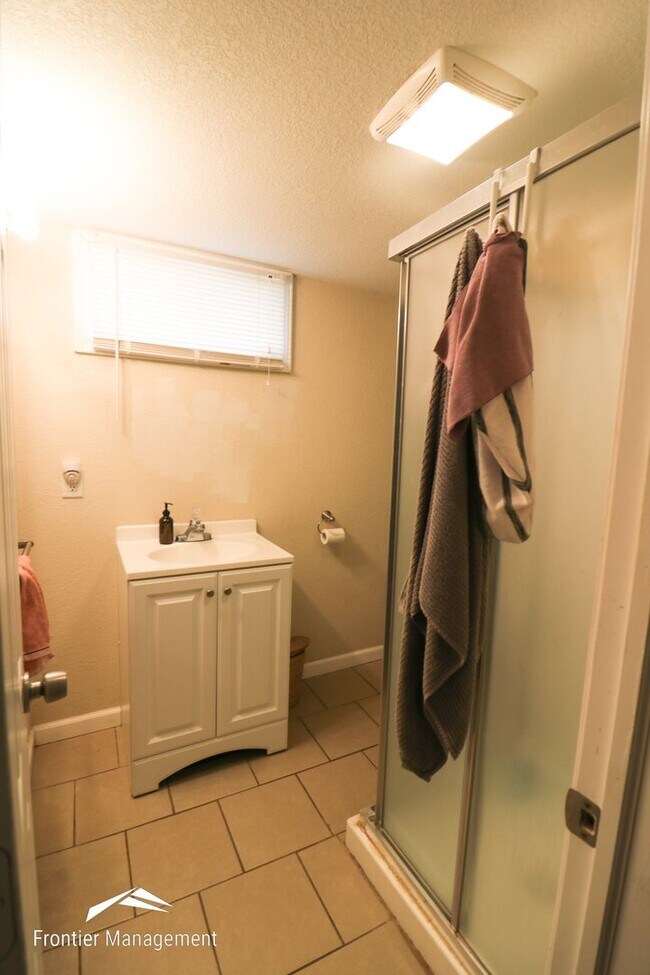 Building Photo - Fantastic 5 bedroom remodel! Completely re...
