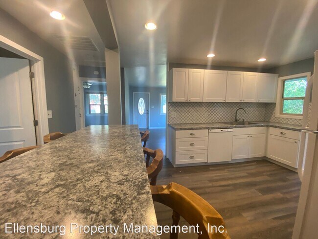 Foto del edificio - 2 br, 1 bath House - 105 N Okanogan St
