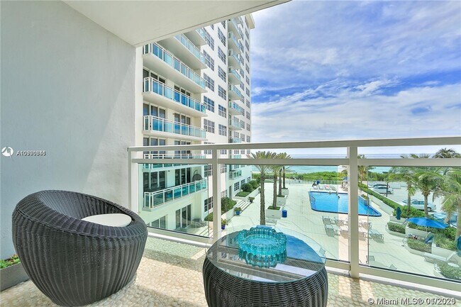 Foto del edificio - 6917 Collins Ave