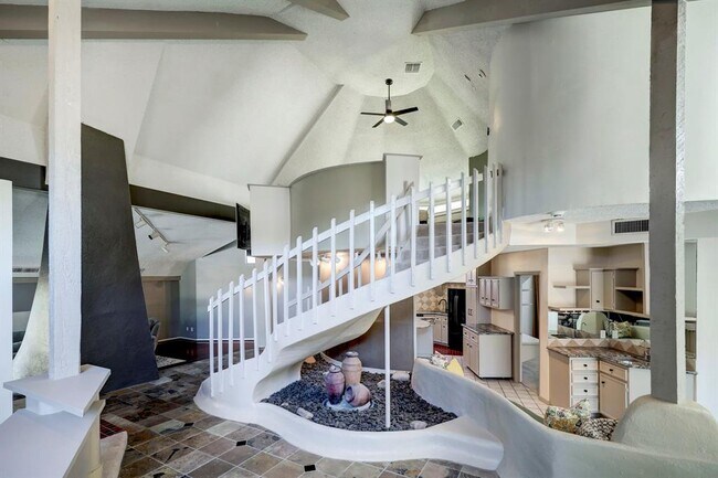Building Photo - 9200 Carousel Ln