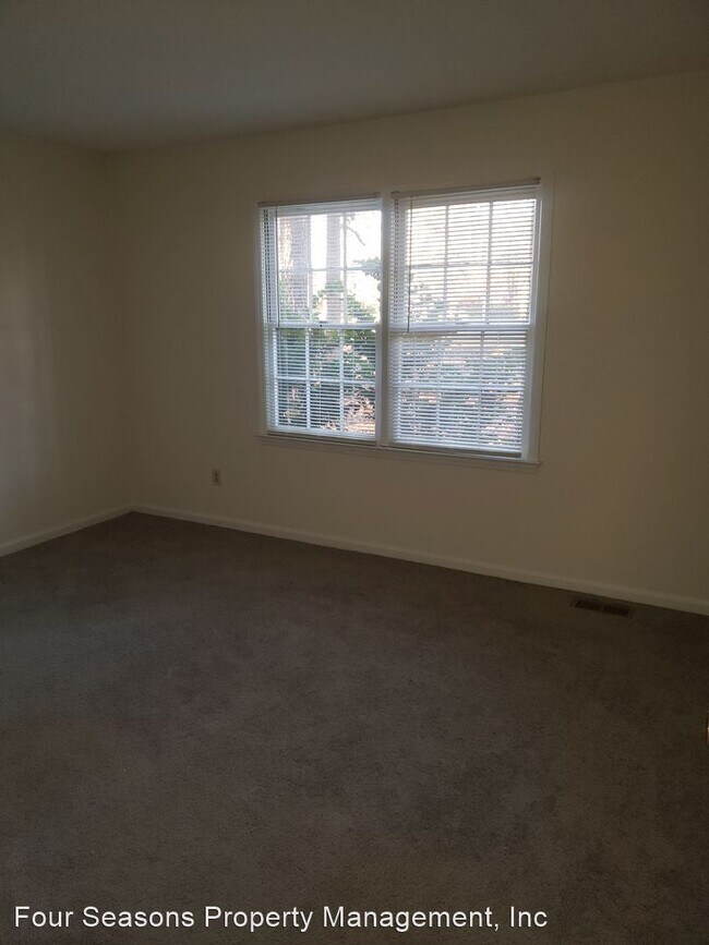 Building Photo - 2 br, 1 bath House - 1061 Pineborough Road