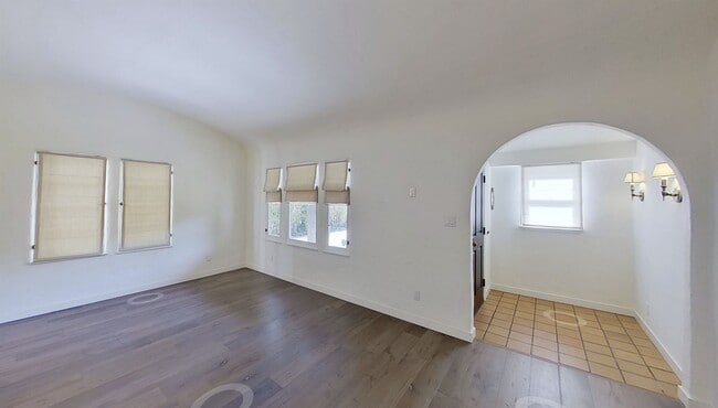Building Photo - Newly REMODELED Mediterranean style 3 bed ...