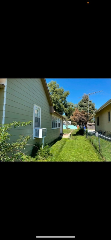 Building Photo - 114 W Charles St