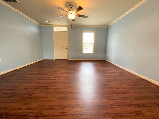 Foto del edificio - 404 Sullivan Loop Rd