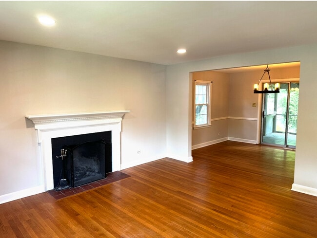 Building Photo - 411 Moseley Dr