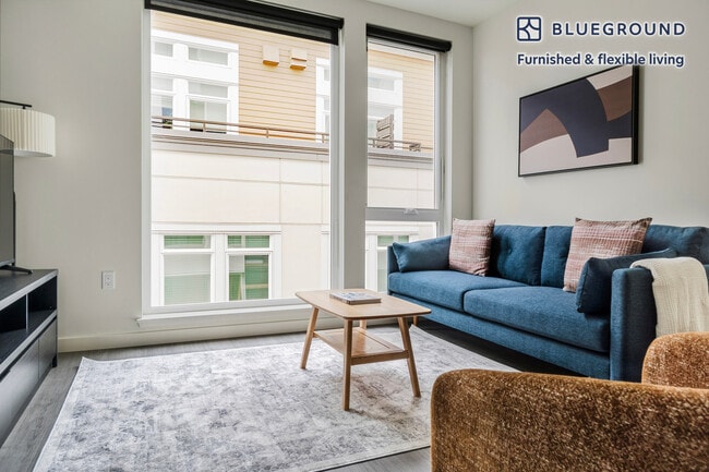 Building Photo - 10050 NE 10th St