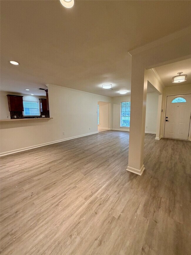 Foto del edificio - 5422 Winding Way Dr