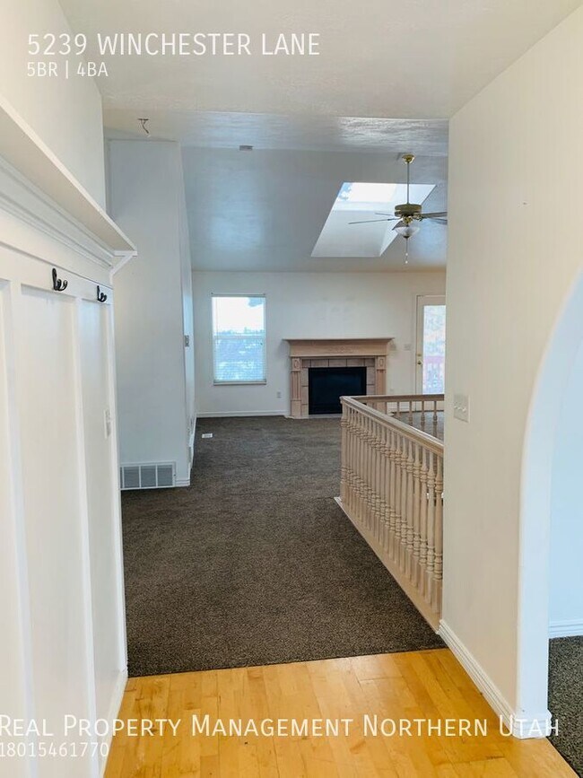 Building Photo - SPACIOUS 5 BEDROOM 3 1/2  BATH OGDEN HOME