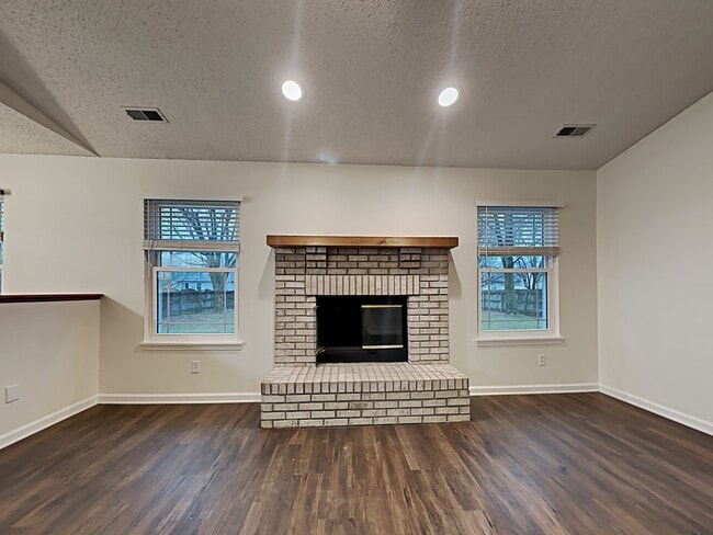 Building Photo - 528 Woodfield Circle