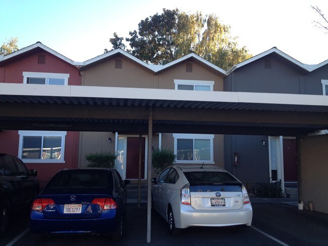 Building Photo - 532 Tyrella Ave