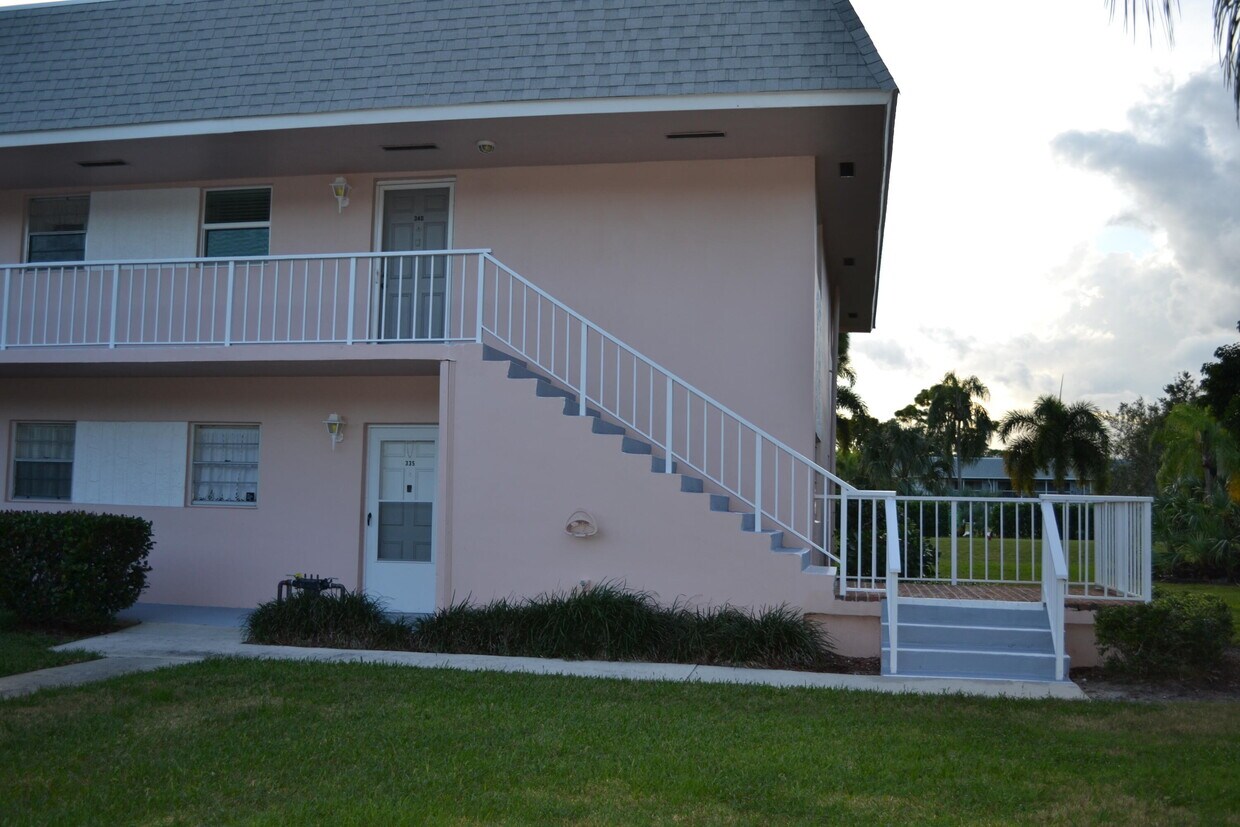 Primary Photo - 18081 SE Country Club Dr