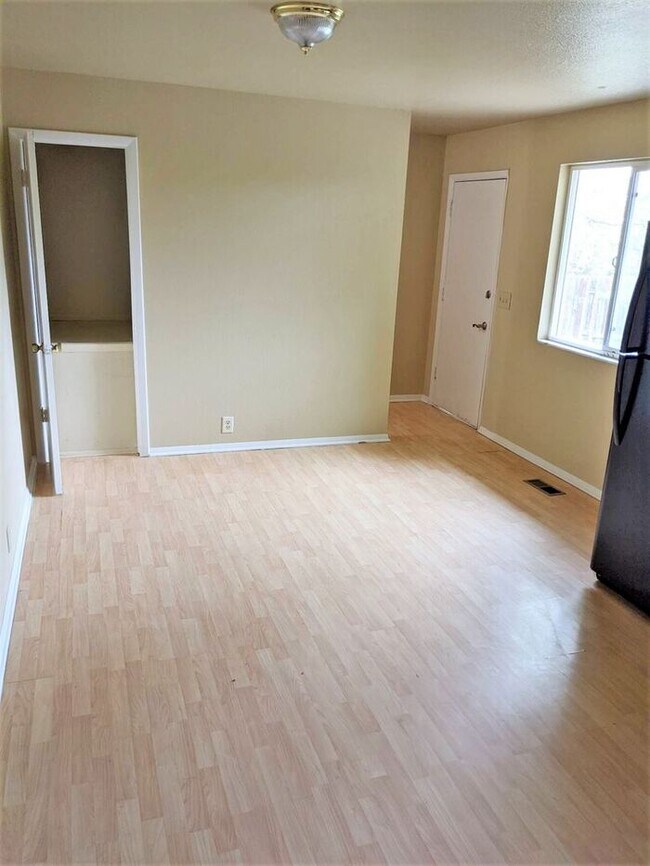 Roomy 5 Bedroom 2 Bath Rambler House Rental in Kearns, UT