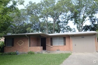 Building Photo - 11015 Visalia Dr
