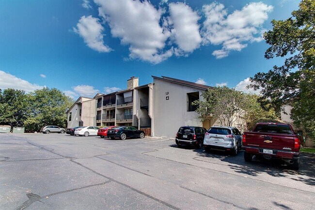Building Photo - 6910 Hart Ln