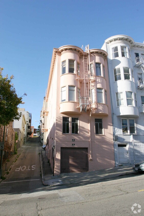 Building Photo - 2 Genoa Pl