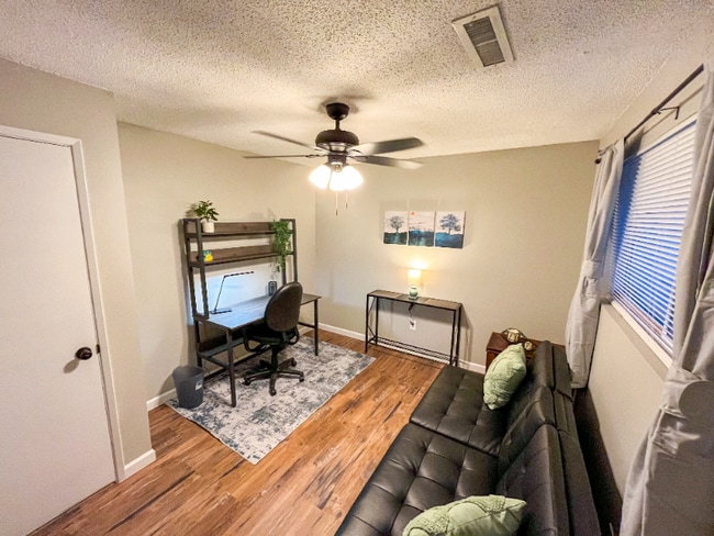 Foto del edificio - 2221 Madison St