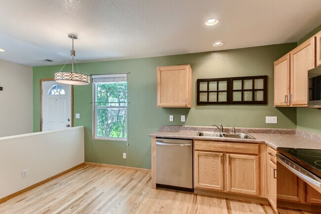 Building Photo - 3 Bedroom 3 Bathroom in Northglenn!
