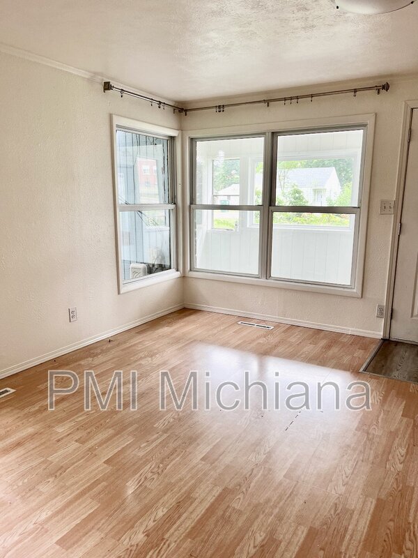 Building Photo - 54305 Terrace Ln