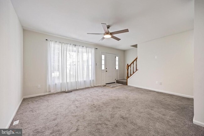Foto del edificio - 284 Oakwood Village Ct