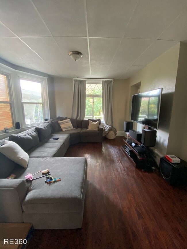 Building Photo - 3 br, 1.5 bath House - 120 Secane Ave Mt W...