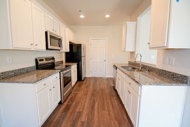 Building Photo - 3 Bedroom Duplex Home Available Now in Cherryville, NC