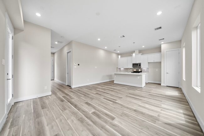 Building Photo - 7510 Sandle St